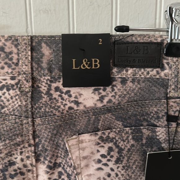 New! L&B Lucky & Blessed Snakeskin Distressed Straight Leg Jeans sz 2 - Picture 12 of 16